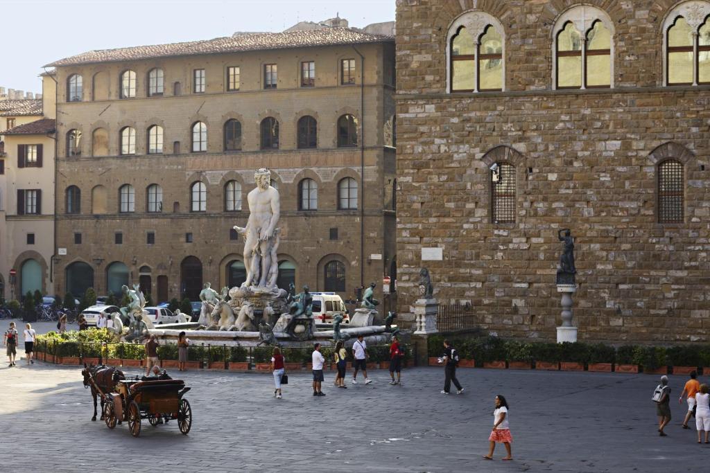 Relais Piazza Signoria Aparthotel Florence Exterior photo